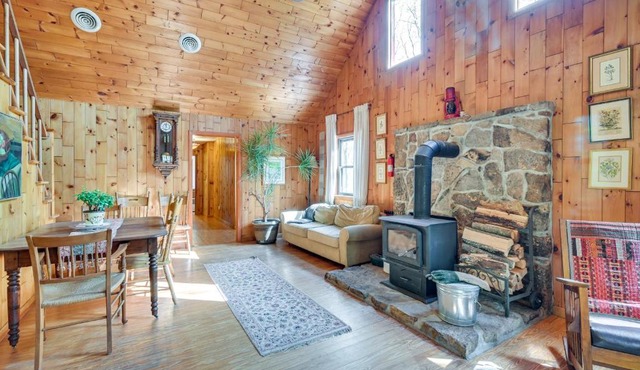 Cozy Appalachian Getaway 5 Mi to Prospect Peak!