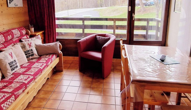 Cozy Apt for 6, Near Slopes & Shops, Balcony, Mountain View, Fully Equipped Kitchen, 2 Bathrooms