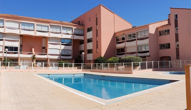 Cozy Apt for 4 with Pool, Parking, 150m from Beach in Argelès-sur-Mer