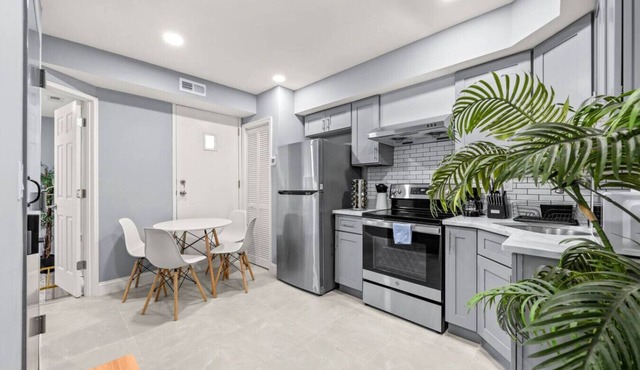 Cozy Apt in Center City Very Central Location