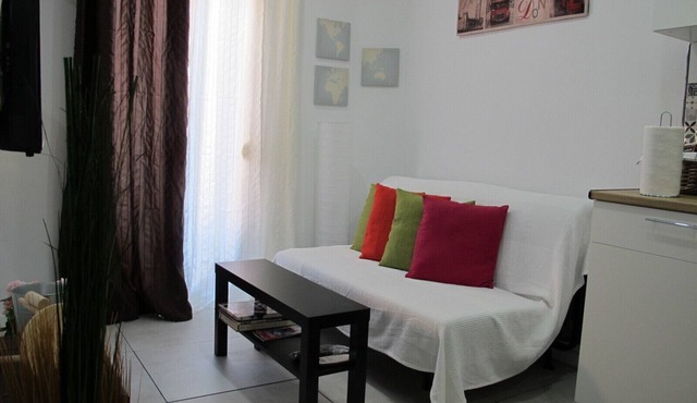COZY APT. NEXT TO BEACH AND 14 MIN TO BARCELONA