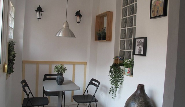 COZY APT. NEXT TO BEACH AND 14 MIN. TO CATALONIA SQUARE