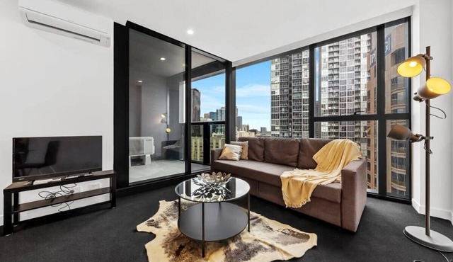 Cozy Apt, Only a 5-min Walk to Victoria Market