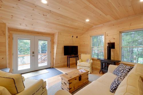 Cozy Apt w/Deck, ~ 5 Miles to Acadia Nat'l Park!