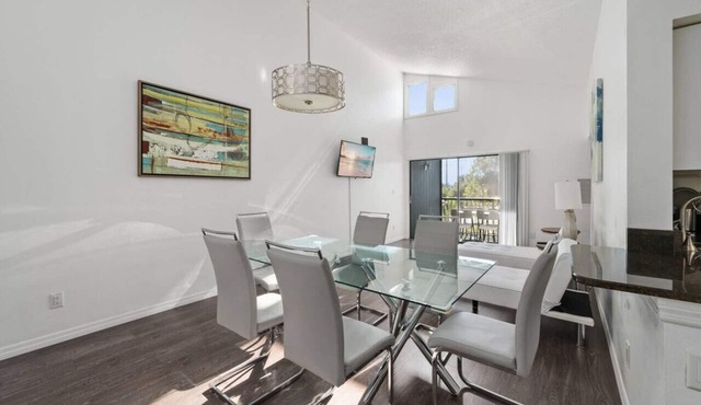 Cozy Apt w/Pool, Hot Tub, Golf, Near Downtown!