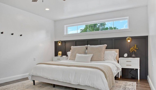 Cozy Apt with King Bed - Full Kitchen - Desk Area