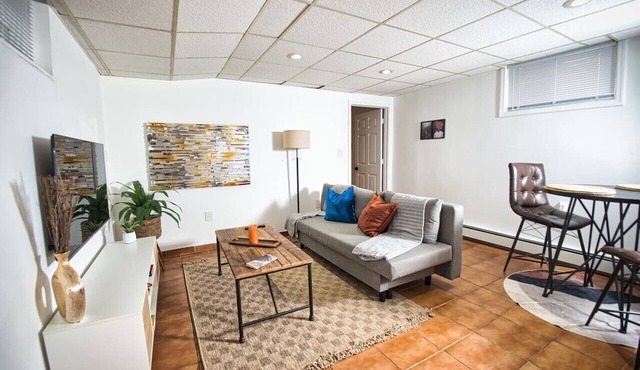 Cozy Apt With King Size Bed- Only 5 Miles to NYC