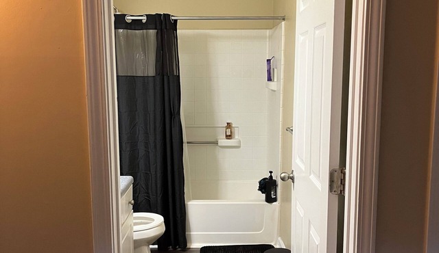 Cozy apt with pool/grill/gym/ac/parking/balcony in safe Duluth. Suburbs of ATL!