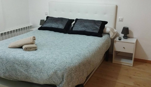 Cozy Apt with Pool in Quiet Area Near Jaca Ice Palace - Parking Included