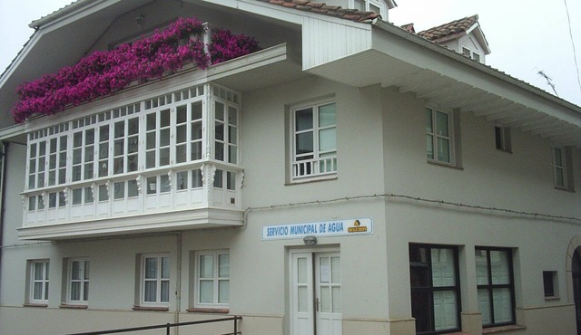 COZY APTMTO 2-4 PAX IN LA BELLA COMILLAS. CENTER. 5 min. FOOT FROM THE BEACH