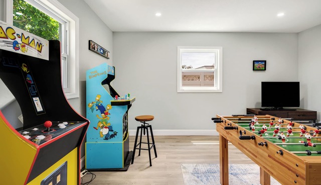 COZY ARCADE HOME BY THE BEACH