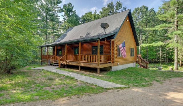 Cozy Arkdale Wood Cabin Near Petenwell Lake!