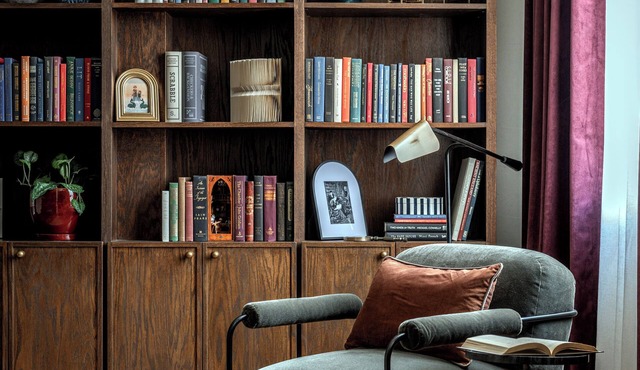 Cozy Artisan Loft w/Literary Charm/Book Binder