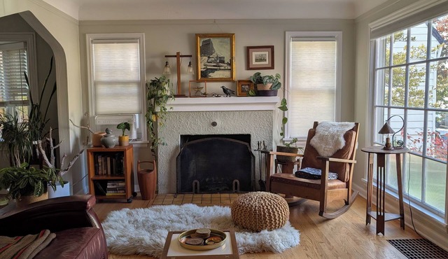 Cozy artist's bungalow with outdoor sauna, steps from NW 23rd