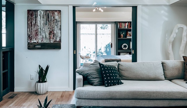 Cozy, artsy chalet in Stillwater with WiFi and AC and set in a scenic landscape.