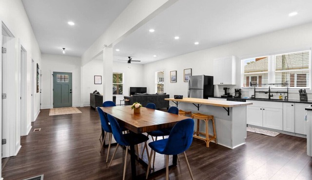 ~Cozy Artsy~Home in West GVL + Pet Friendly + Desk