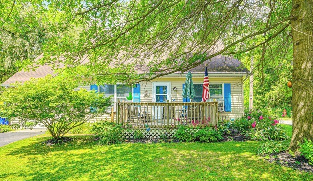 Cozy Auburn Retreat w/Hot Tub - Walk to Lake