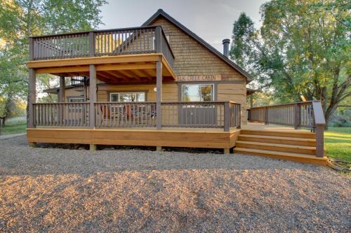 Cozy Augusta Cabin with Furnished Deck and Grill!