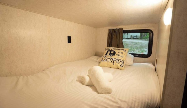Cozy Autumn RV Retreat | Near Tobermory Grotto