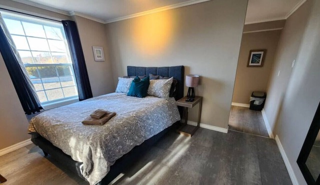 Cozy Bachelor Oasis near Ottawa River w/ Parking