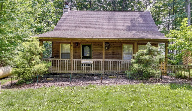 Cozy Bainbridge Retreat w/Fireplace + Deck!