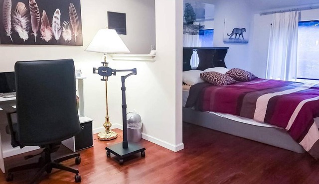 Cozy Balcony apartment in Morningside