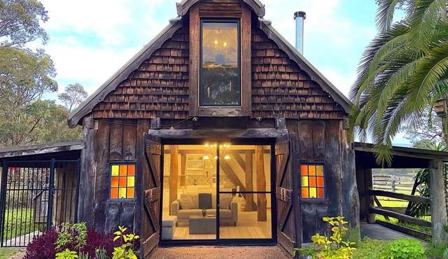 Cozy Barn, Farm stay, Watagans views, Rustic charm