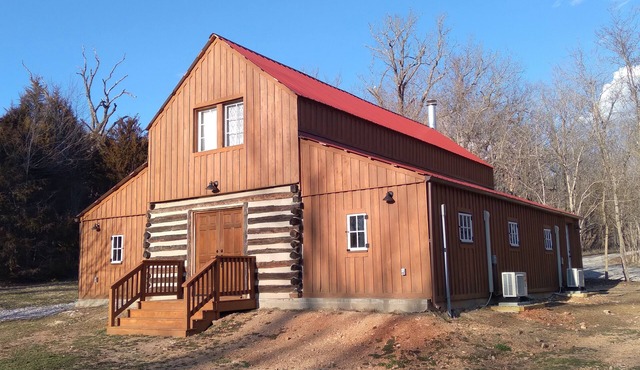 Cozy Barn loft on an herbal farm, come play in our spring fed creek!