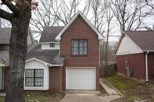 Cozy Bartlett home with garage, fenced backyard