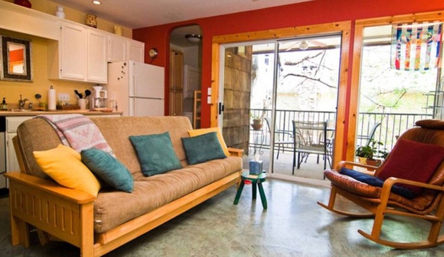 Cozy Barton Hills Studio | Walk to Zilker Park