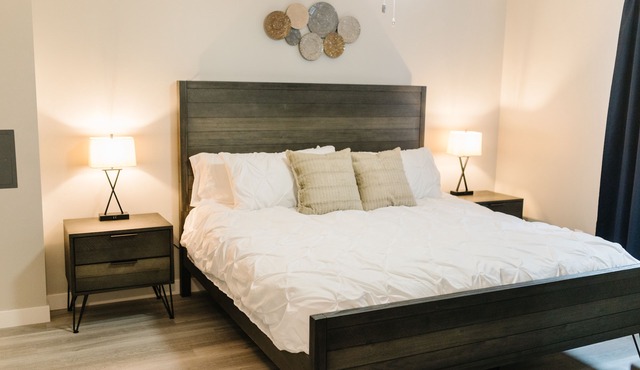 COZY BASEMENT APARTMENT - PRIVATE ENTRANCE - NEAR PARK