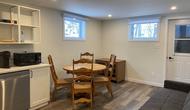 Cozy basement apartment near Owl’s Head.