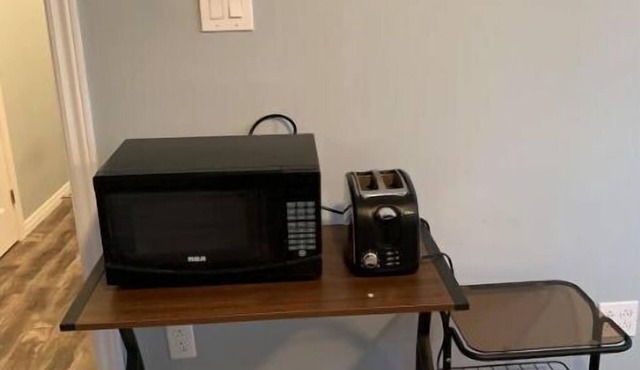 Cozy basement apartment suite, beautiful Paradise!