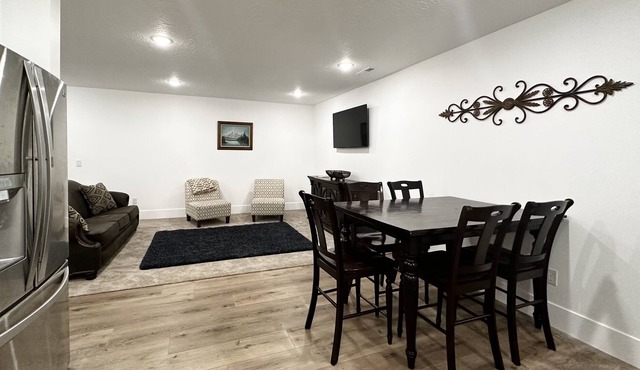 Cozy Basement Apartment with private entrance.