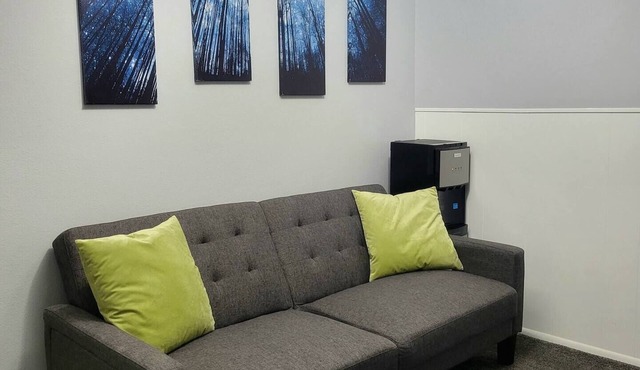 Cozy Basement near downtown & major highwaysnn