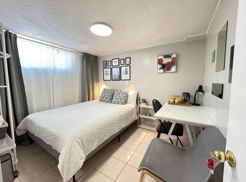 Cozy basement room-Private Bath - Near Subway line 1 - Toronto