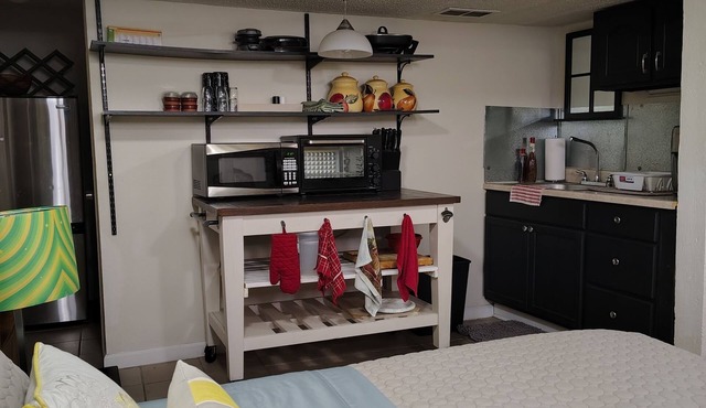 Cozy basement studio in Kansas City Missouri with private entrance and AC.