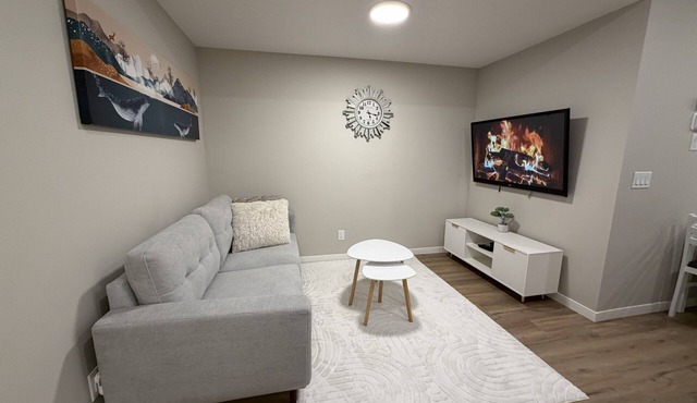 Cozy Basement Suite in Mahogany