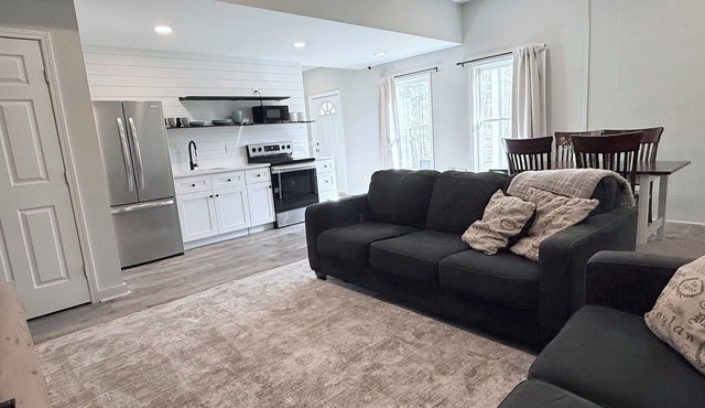 Cozy Basement Suite Retreat