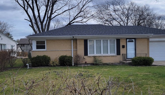 Cozy Basement with its own private entrance. 2 bedrooms and 1 full bath.