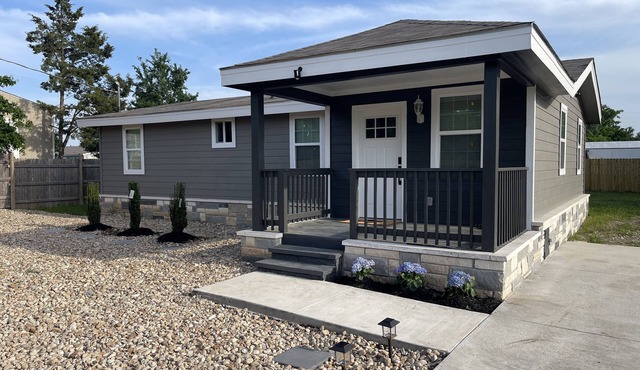 Cozy Bastrop Getaway - 5 min from Lake Bastrop!