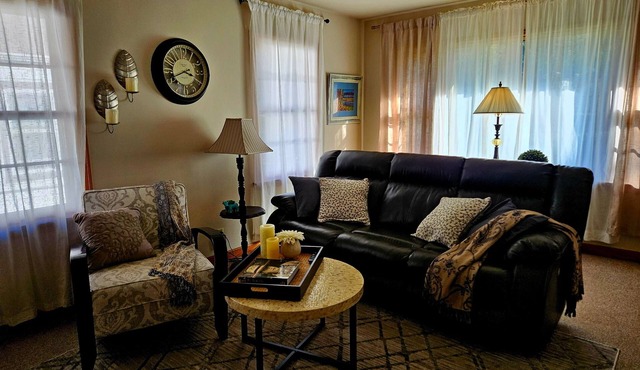 Cozy Bay View 2-bedroom apartment in charming Milwaukee