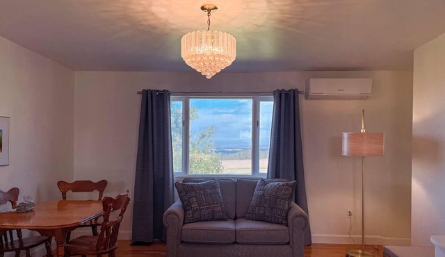 Cozy Bay View Getaway, 2BD, New Appliances access to Trans Canada Trail