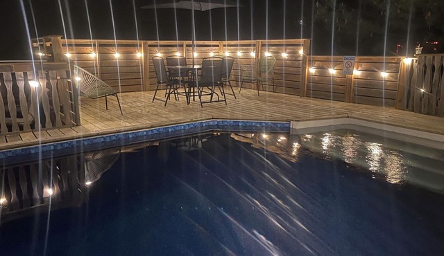 Cozy Bayfield Retreat Pool & Hot Tub 15min to Grand Bend Lake Huron Nearby
