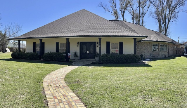COZY BAYOU - Spacious Home on Bayou Petit Caillou. nSLEEPS 14