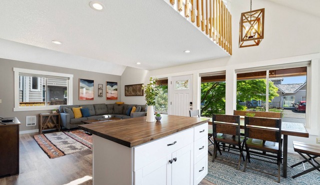 Cozy Bayside Home near Manzanita