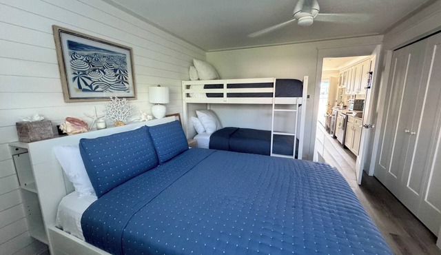 Cozy beach block -1 bdrm,1st floor unit w/pool, beach tags & chairs! Renovated!