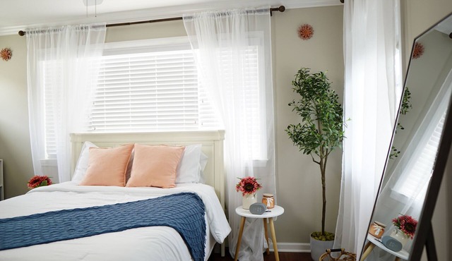 Cozy Beach Block Home ~ Private yard with BBQ grill & Lounging Rooftop deck