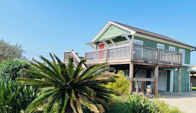 Cozy Beach Bungalow for Couple