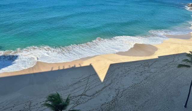 Cozy Beach Condo awaits you with amazing sunsets & ocean breeze